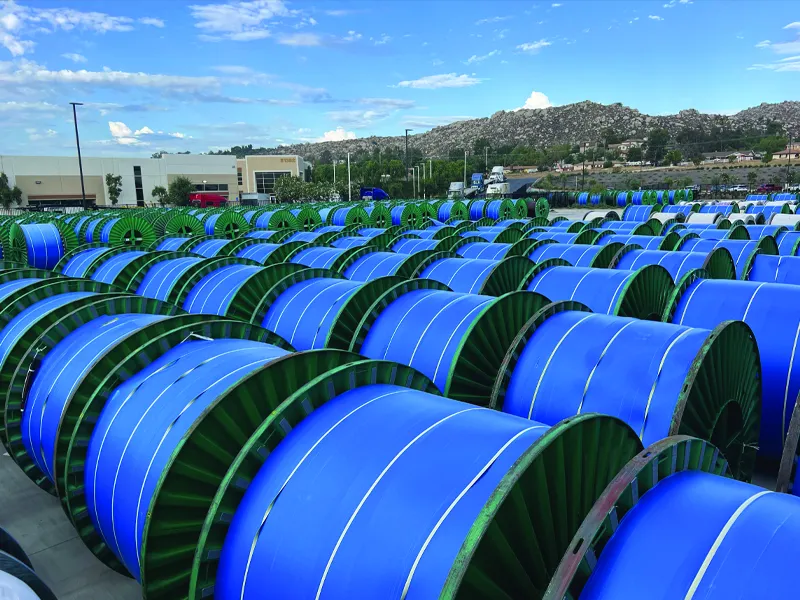 Forskjellen mellom mellomspent og lavspent strømkabler.